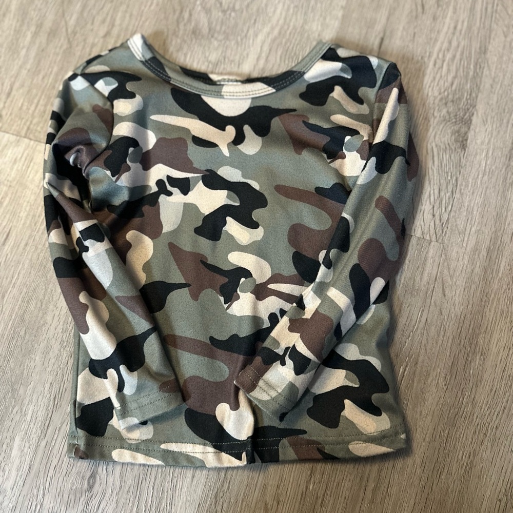 SHEIN Camouflage Long Sleeve Kids Tee